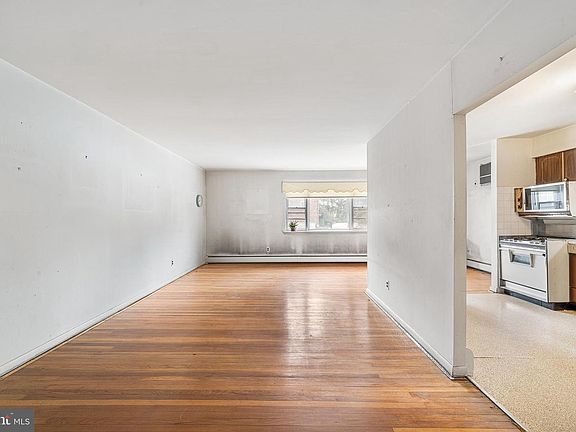 5th image of 2249 Faunce St