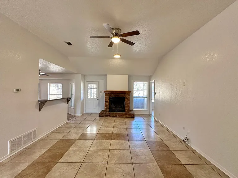 3004 Sundown Ln — Photo 4