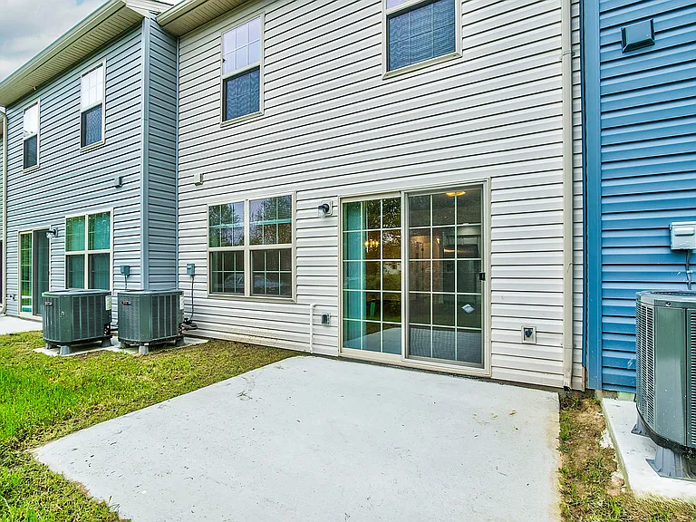 15 Chloe Dr — Photo 2