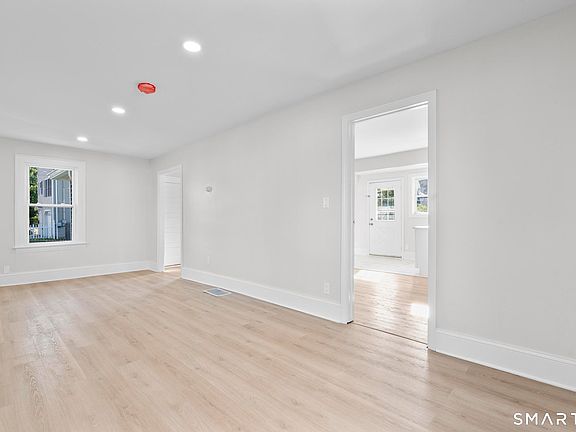 4th image of 39 Edwards Street