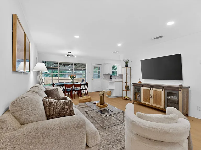 9807 Dallum Dr — Photo 6