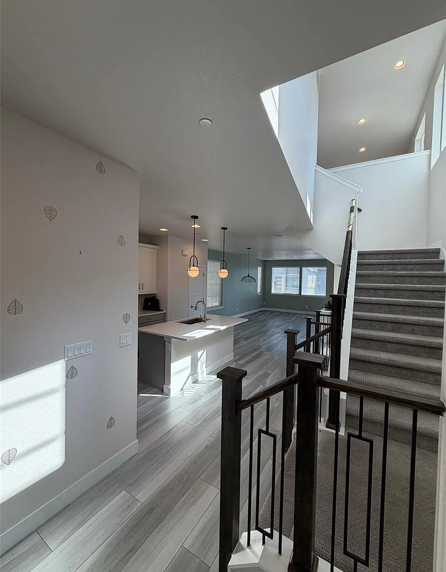 2 bed, 2.5 bath, 1668 sqft, $2,995 — Photo 3