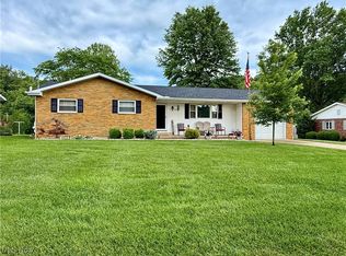 52 Woodlawn Ave, Belpre, OH