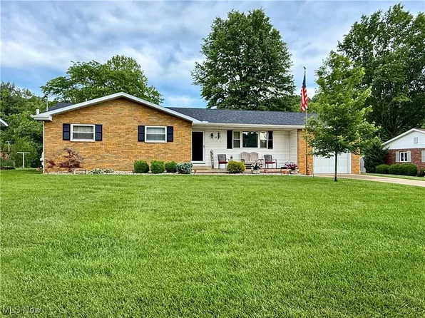 52 Woodlawn Ave, Belpre, OH 45714