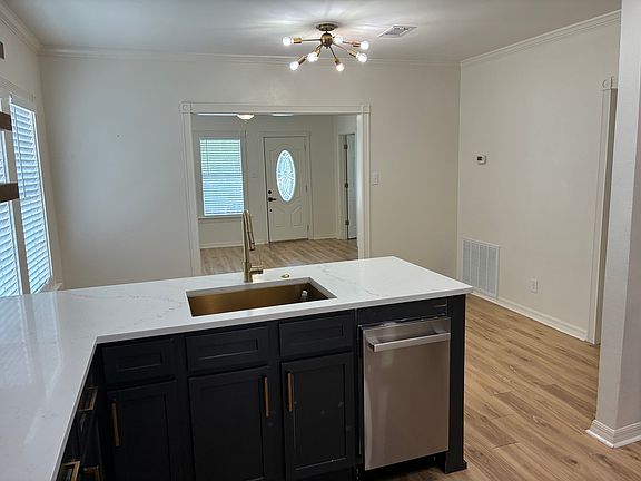 5th image of 259 Dolan Ave