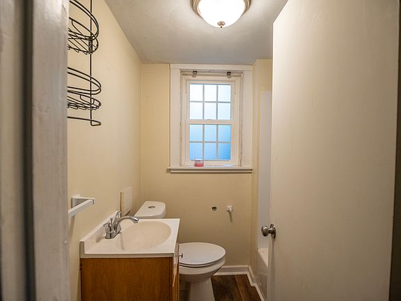 4th image of 215 Grace St #C