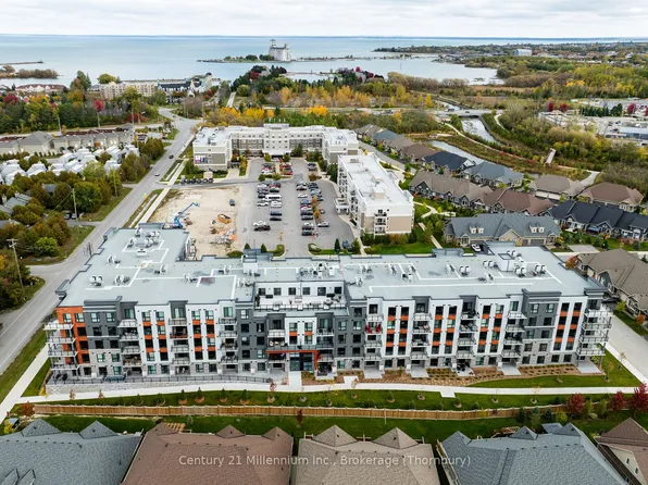 4 Kimberly Ln #207, Collingwood, ON L9Y 0Z7