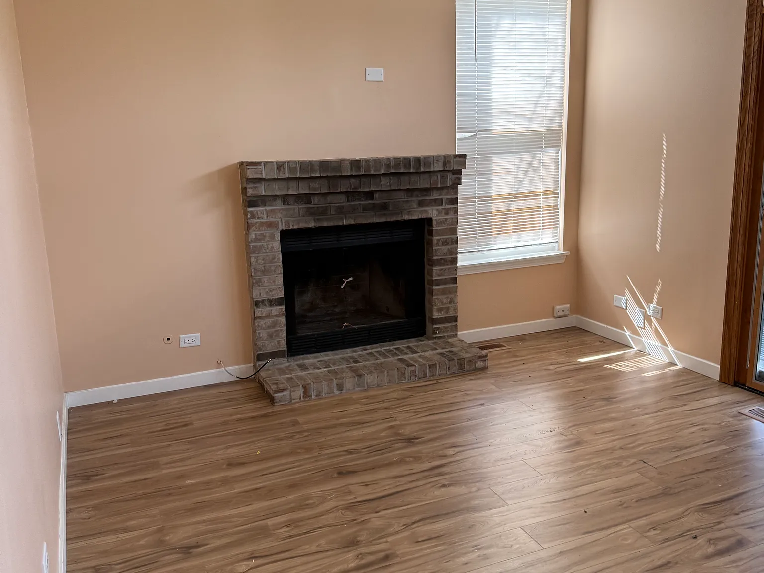 3 bed, 1.5 bath, 1356 sqft, $2,700 — Photo 4
