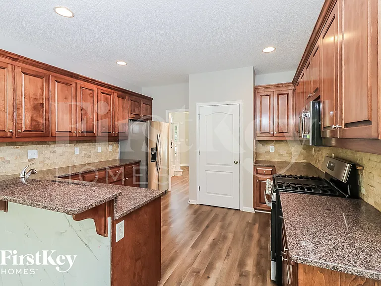 326 Hambrick Park — Photo 7