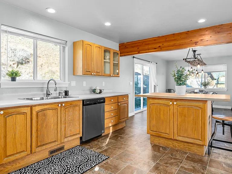 356 Luzern Rd — Photo 17