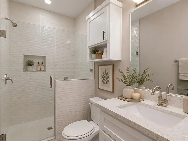701 N Emerald Ave #2 — Photo 9