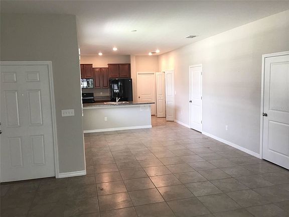 3rd image of 10403 Lake Montauk Dr
