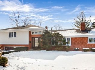 395 Edgemont Ln, Park Ridge, IL 60068