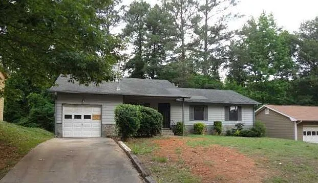 3 bed, 1112 sqft, $1,850 — Photo 1