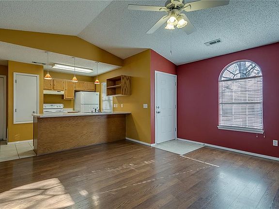 5th image of 3142 W Woodfield Way