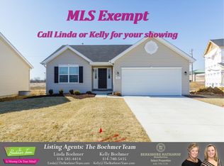 7 Hidden Bluffs Dr, Lake St Louis, MO 63367