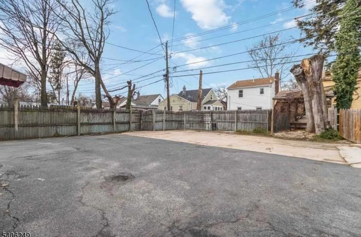 2 bed, $1,950 — Photo 2