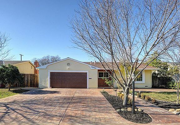3rd image of 9670 Beachwood Dr