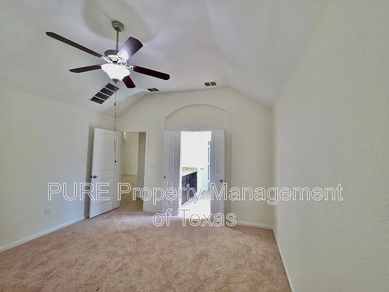 615 Linares Ln — Photo 11