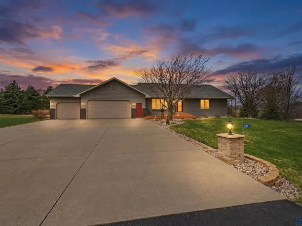 8501 E Saddle Creek Rd, Sioux Falls, SD 57110