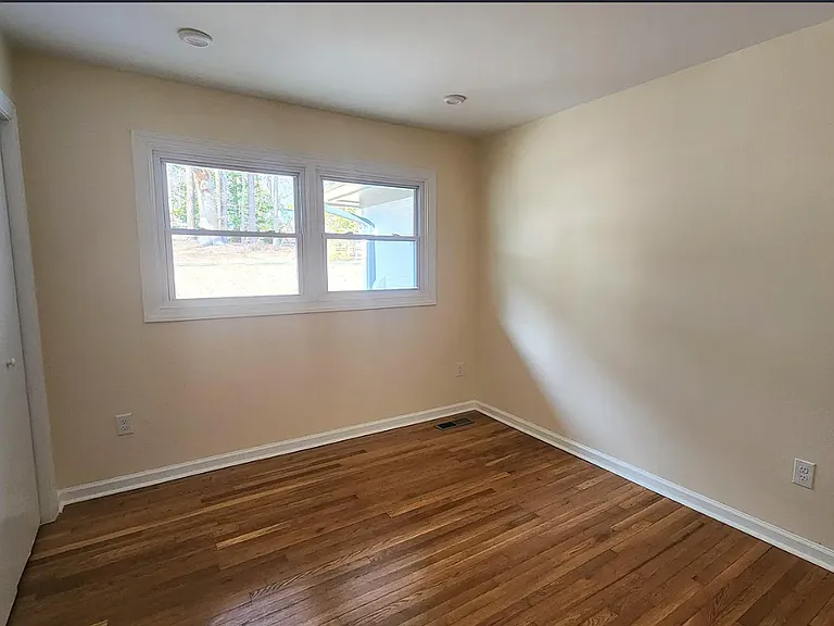 910 Ruby St — Photo 5