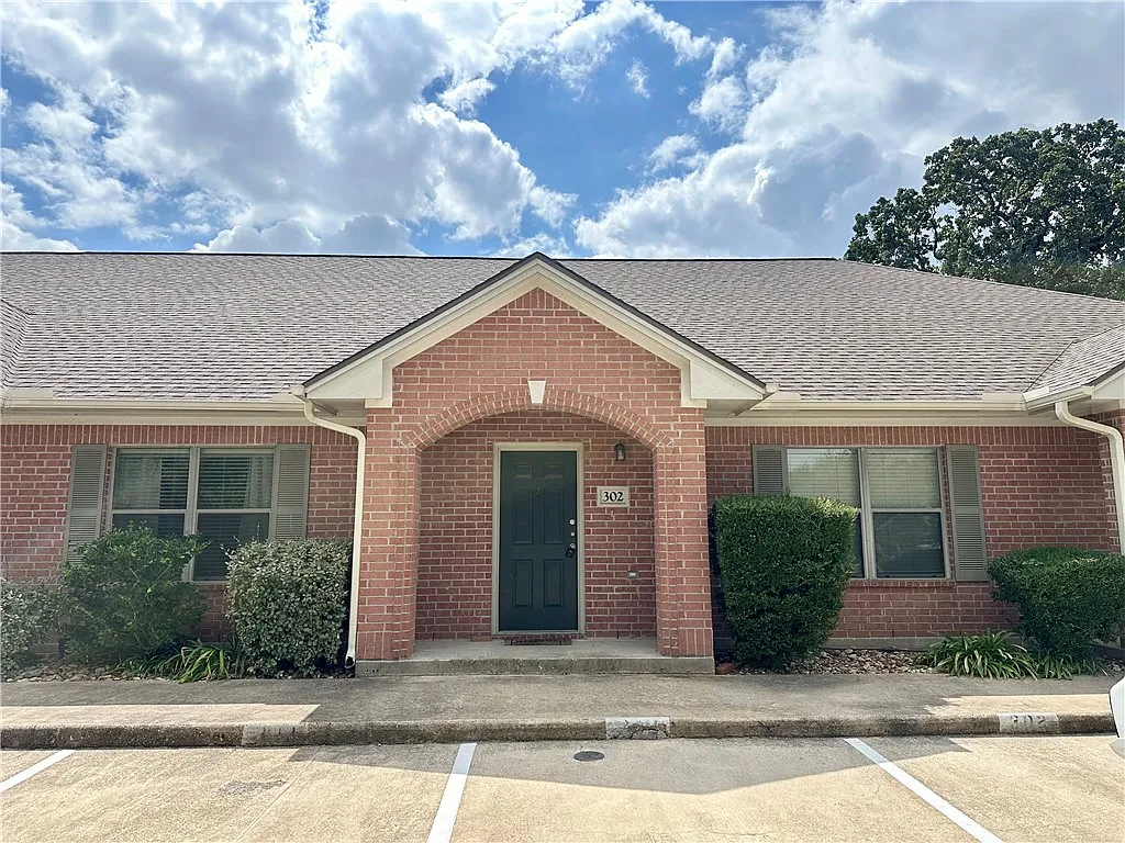 2 bed, 1128 sqft, $1,450 — Photo 1