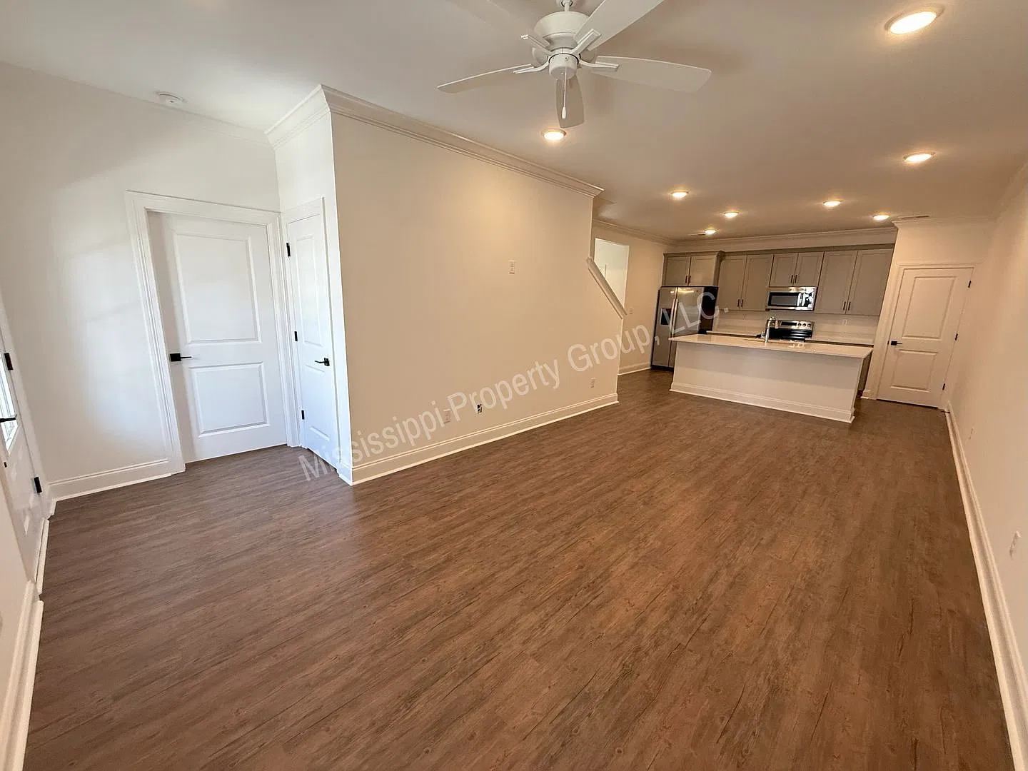 3BR/3.5BA South Grove For Rent — Photo 3