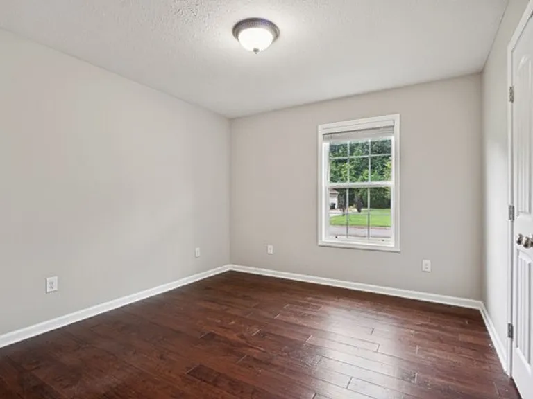 257 Williamsburg Cir — Photo 11