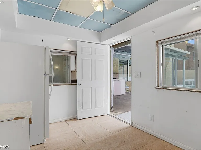 4727 Beaconsfield St — Photo 47