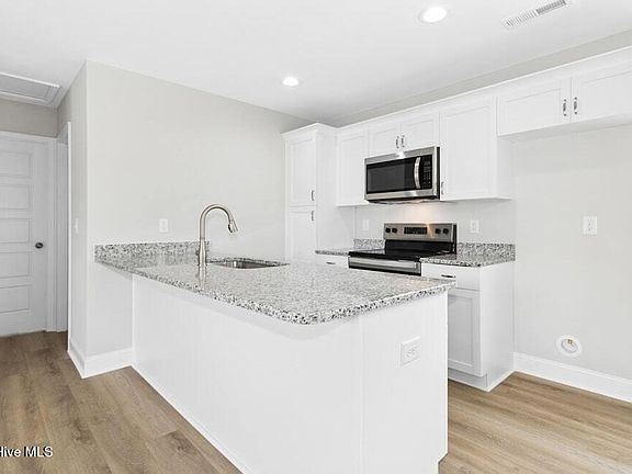 5th image of 237 Rae Street