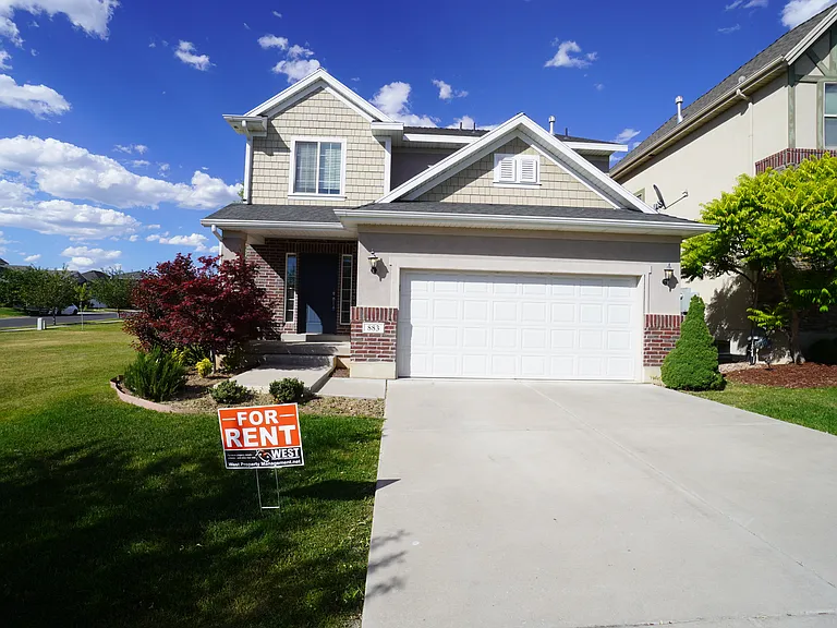 883 S Daisy Dr — Photo 2