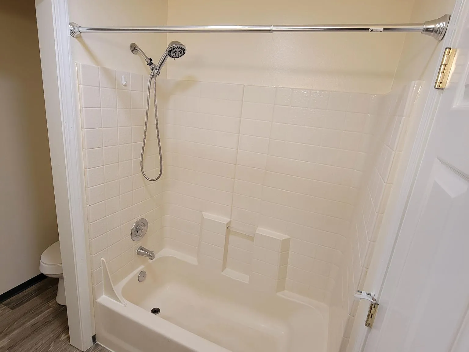 3 bed, 1420 sqft, $2,000 — Photo 3