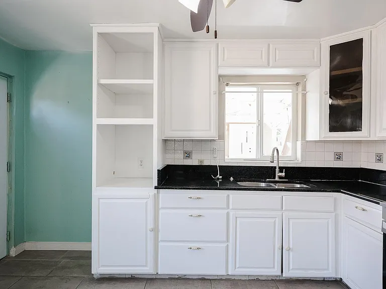 2217 E Harvard St — Photo 6