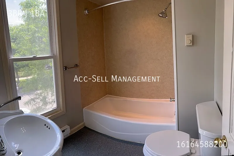 NW Three Bed upper at 801 Crosby — Photo 4