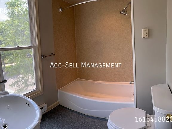 3rd image of 801 Crosby St NW