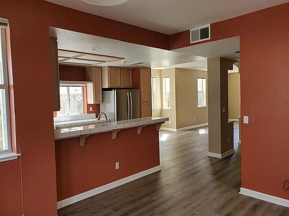 5th image of 106 Village Cir