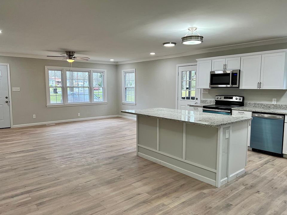 1st image of 823 Stonewall Ct