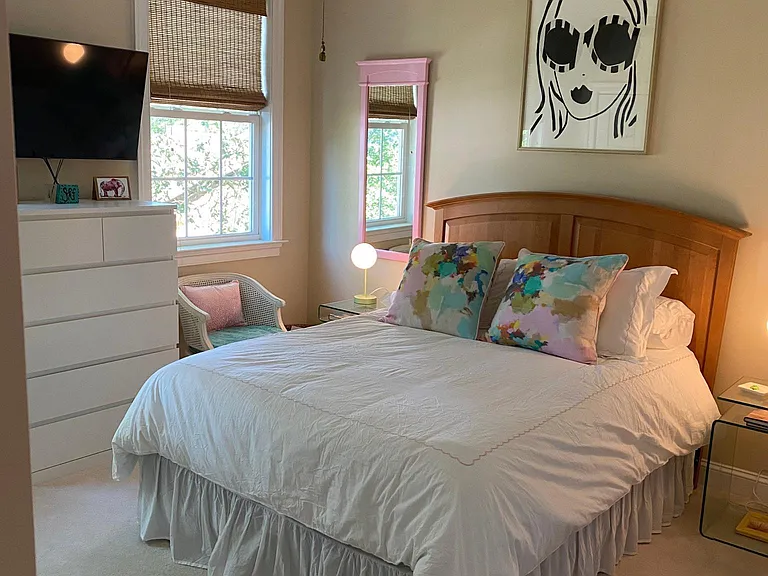 Second bedroom - Queen bed