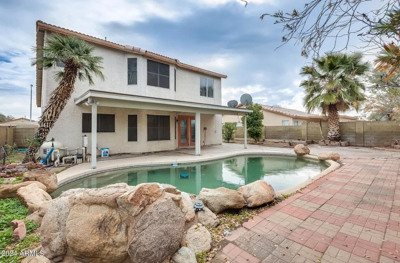 5 bed, 2489 sqft, $2,900 — Photo 1