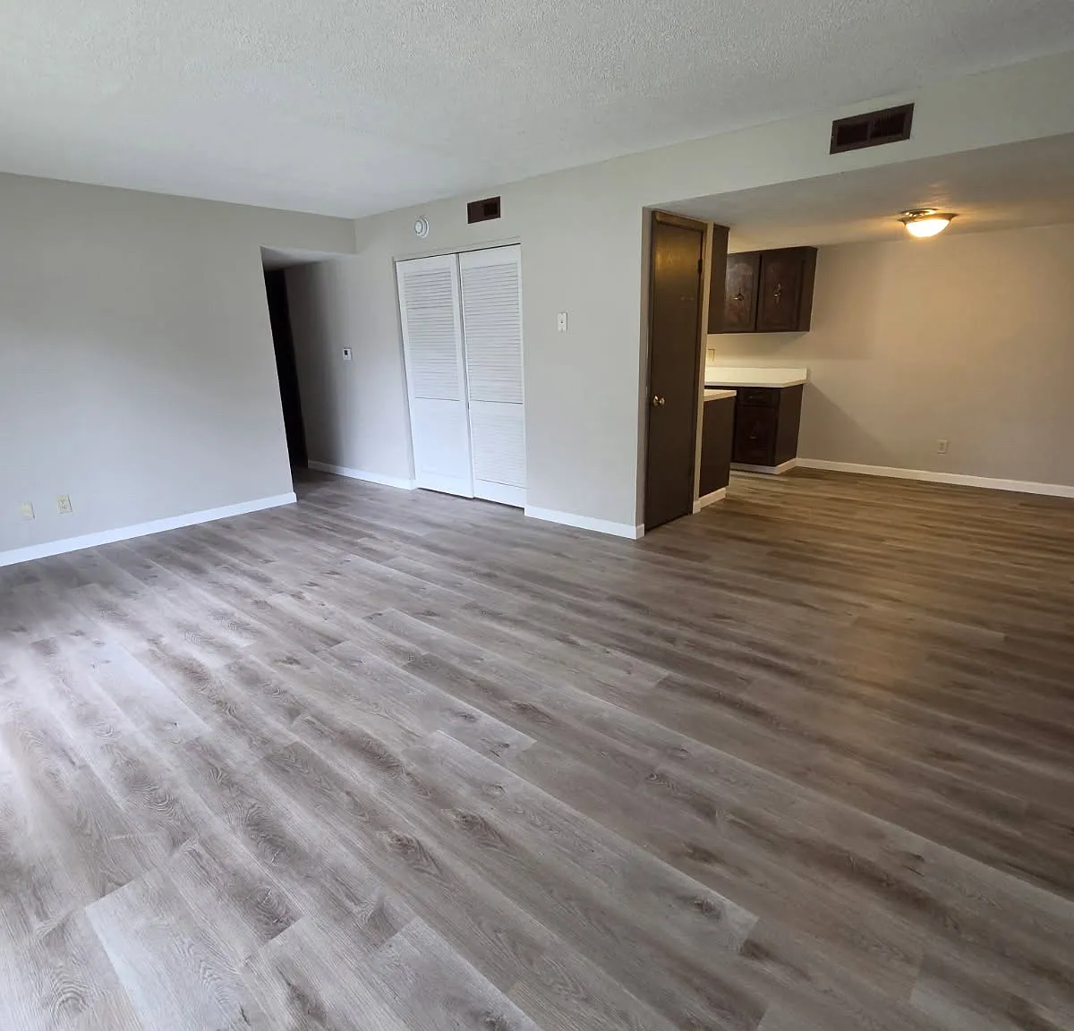 2 bed, 880 sqft, $875 — Photo 2