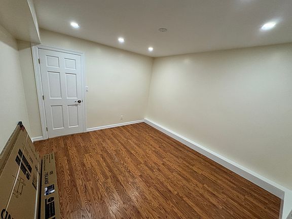 5th image of 21-22 Hoyt Ave S #2