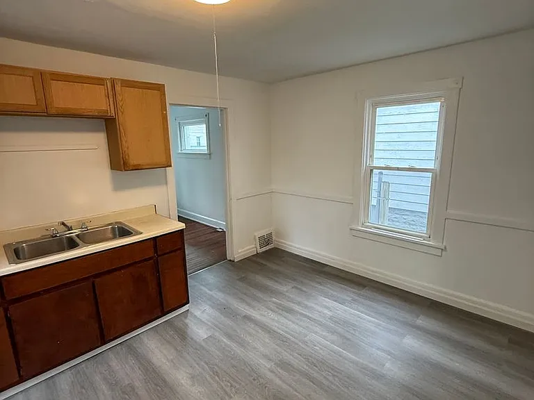 10214 Avon Ave — Photo 2