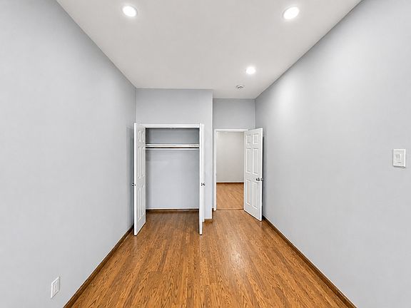 5th image of 204-19 Jamaica Ave #1R