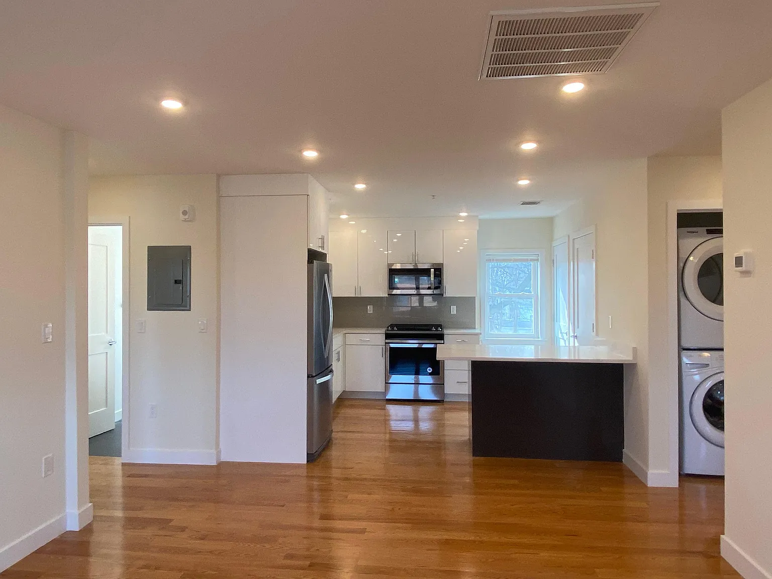 3 bed, 1.0 bath, $3,750 — Photo 2