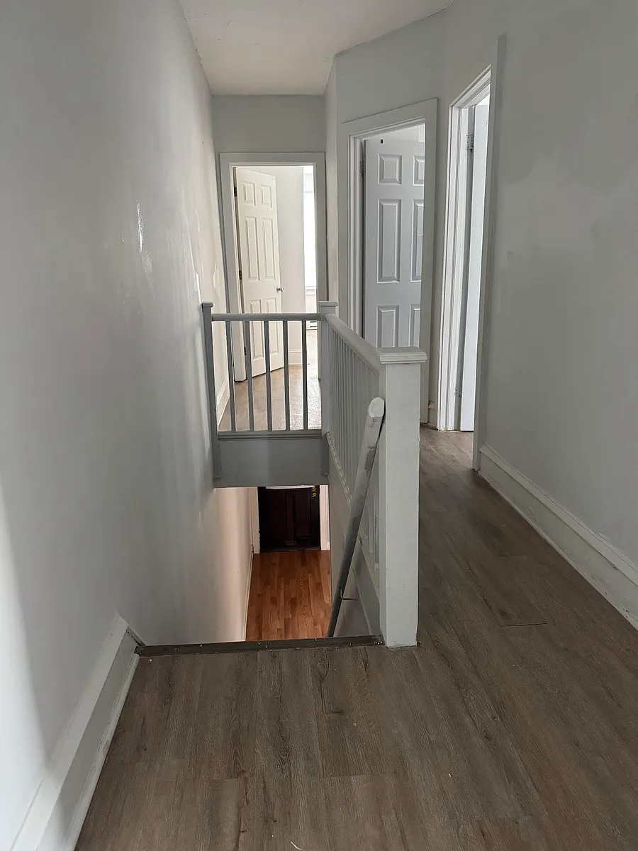 hall way - 1609 Worrell St
