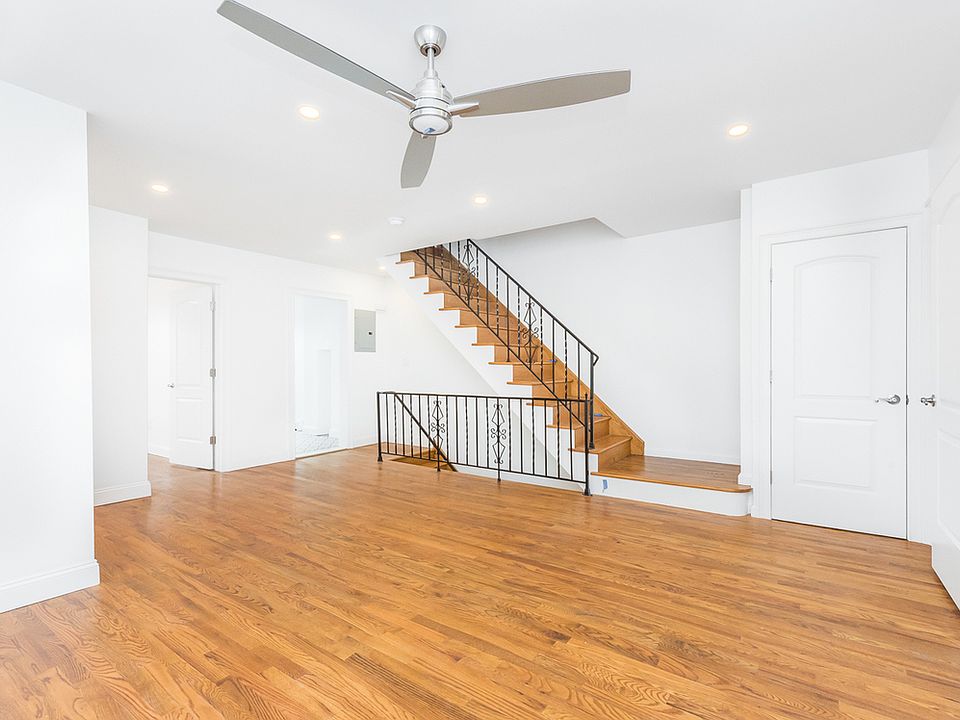 1st image of 20-55 27th St #2