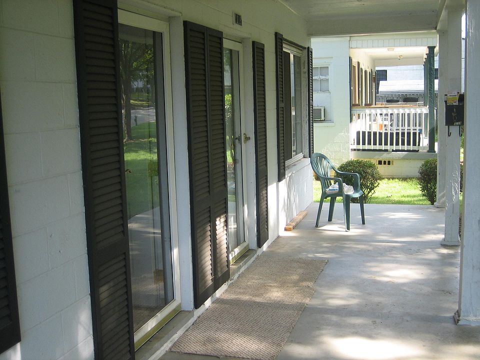 1st image of 1017 Willowbrook Dr