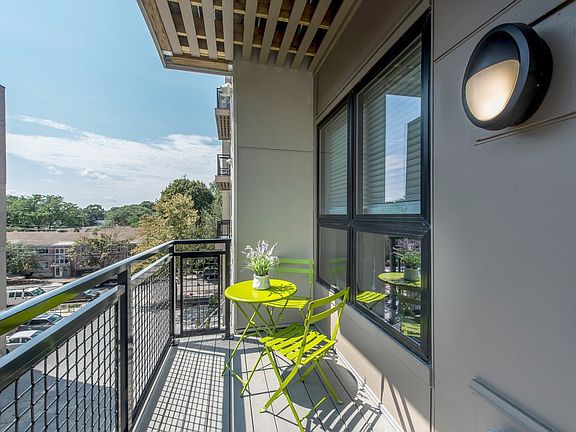 4th image of 93 Marion St #613