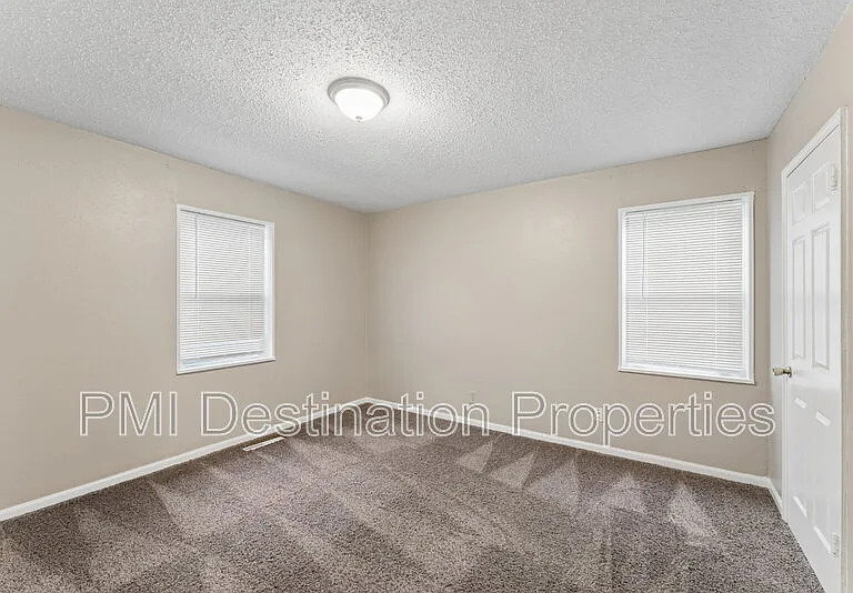 5431 N Indiana Ave — Photo 25