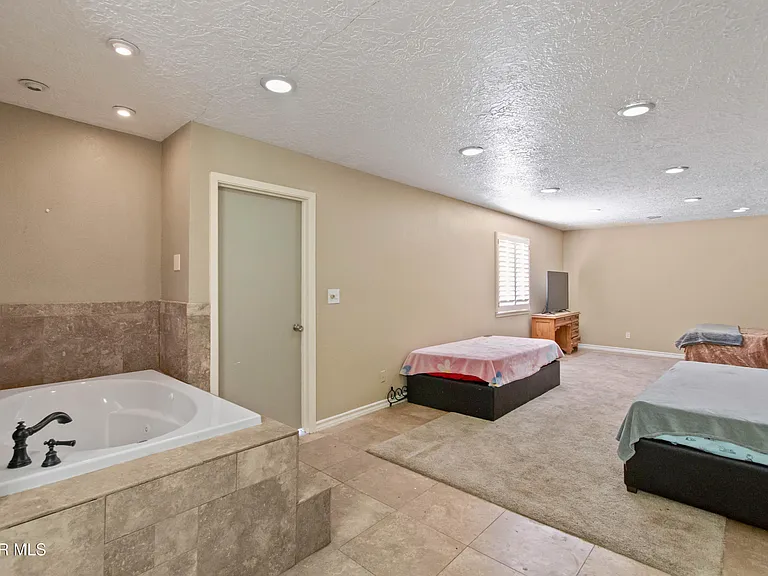 8614 Holmsley Trl — Photo 18